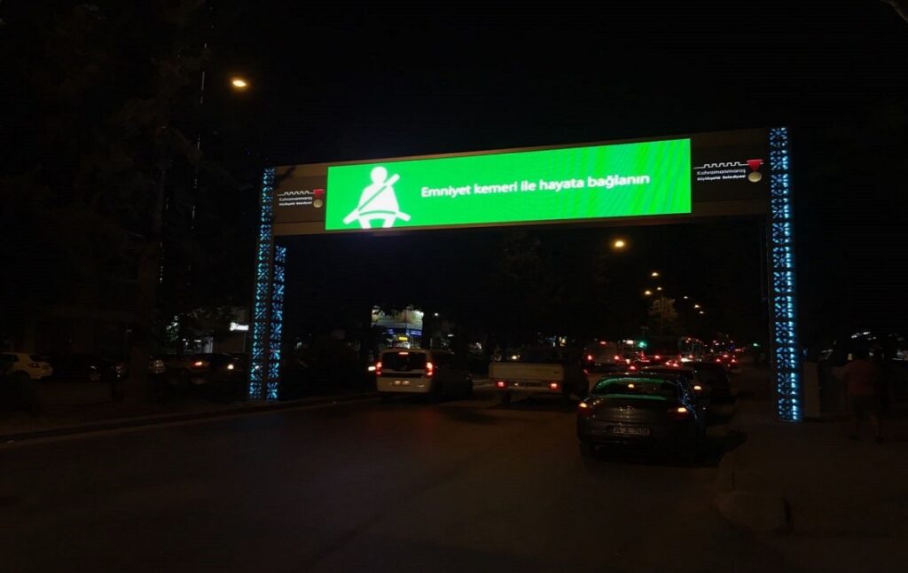 Outdoor traffic LED screen