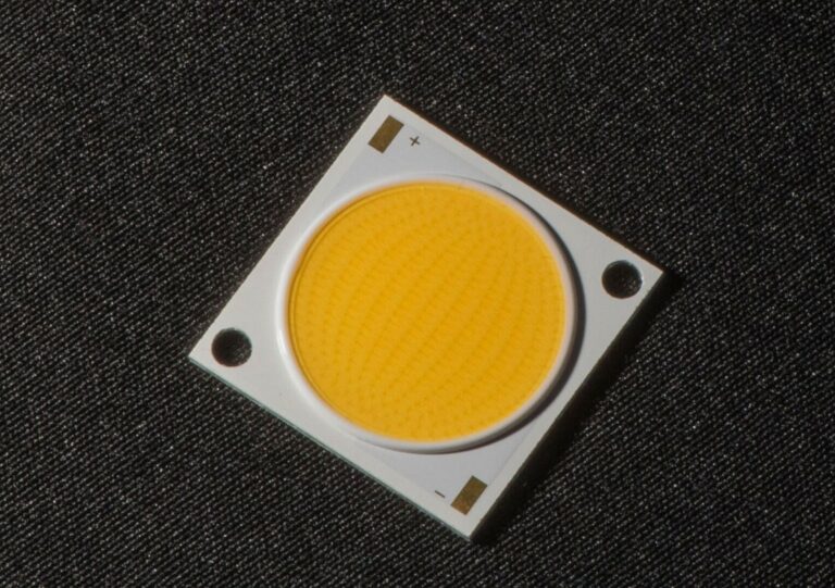 Mini LED 与 COB 封装：从用户角度进行技术选择