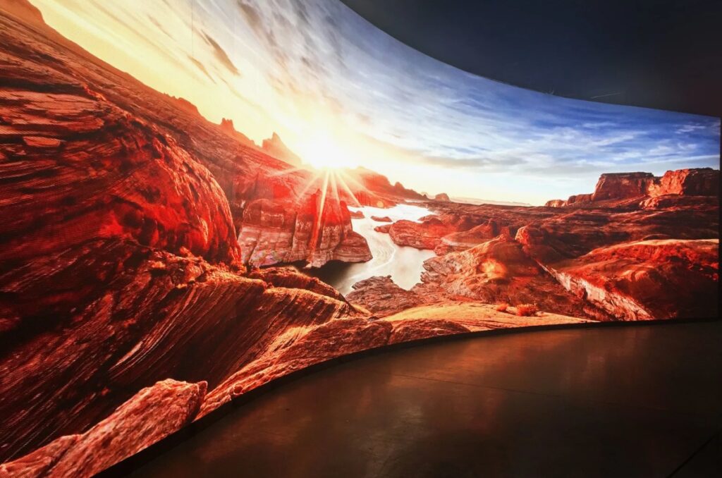 LED curved screen