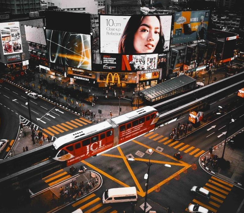 Gran panel publicitario LED para exteriores