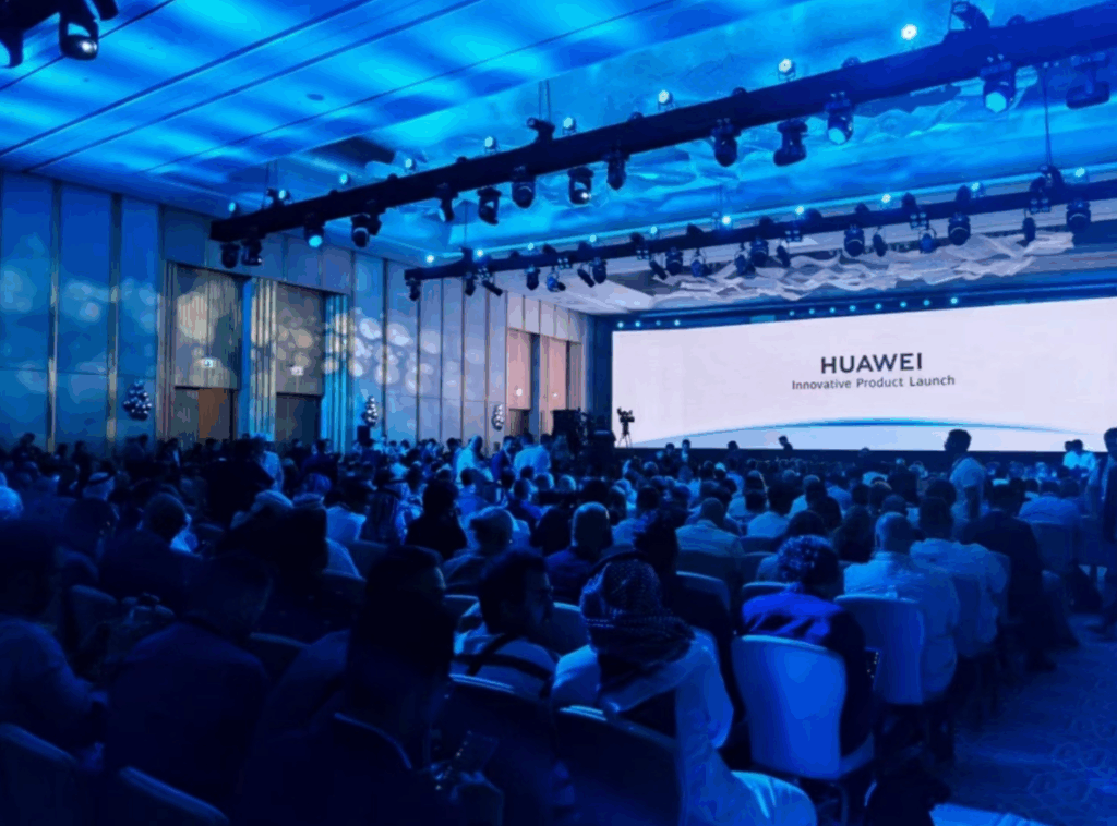 Conferencia de lanzamiento de nuevos productos de una empresa tecnológica