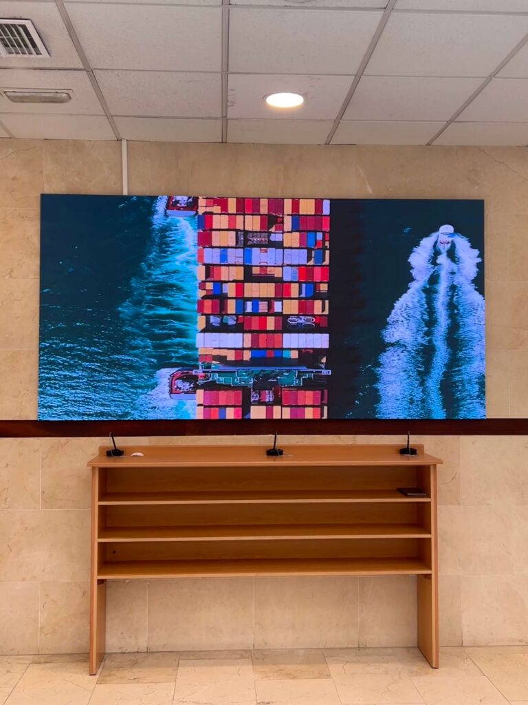Spanish P1.8 LED display