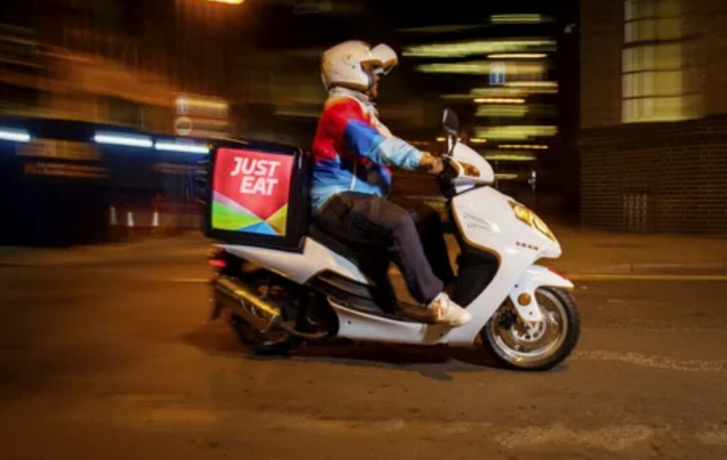 شاشة LED ثلاثية الجوانب