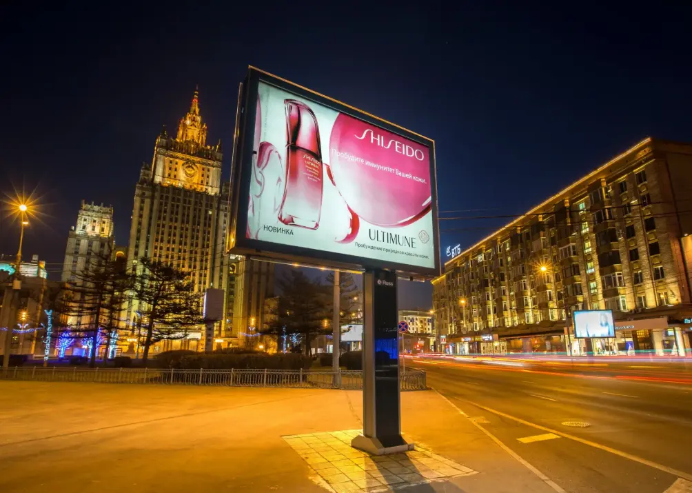 How Does a Moscow LED Billboard Connect to a DOOH Advertising Network