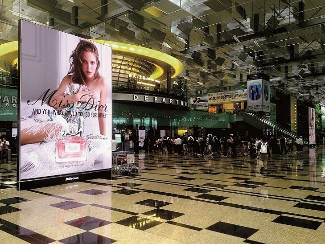 Cómo elegir el paso de píxel según la distancia de visualización de la valla publicitaria interior