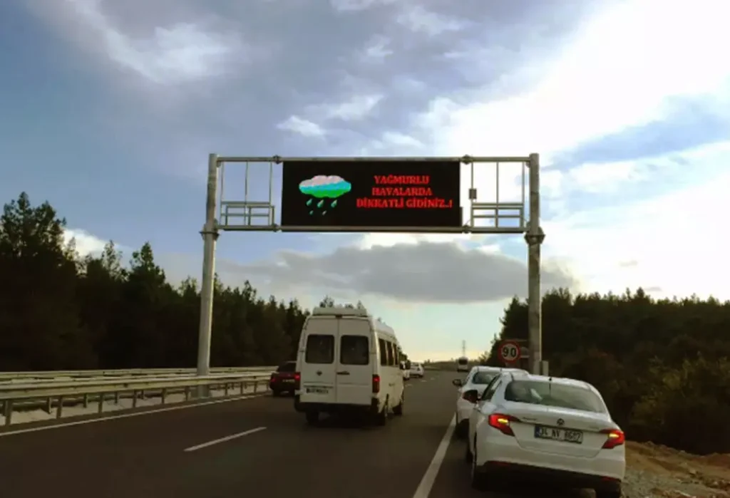 Where Are Outdoor Traffic LED Displays Used